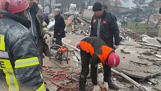 Deprem bölgesine araç ve personel desteği...