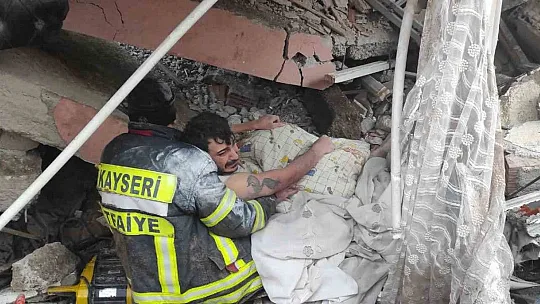 Deprem bölgesine araç ve personel desteği...