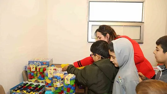 Kayseri Büyükşehir'in depremzedelere manevi desteği sürüyor