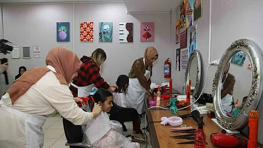Kayseri Büyükşehir'in depremzedelere manevi desteği sürüyor