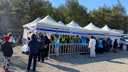 Günlük 15 Bin Depremzedeye Sıcak Yemek Hizmeti