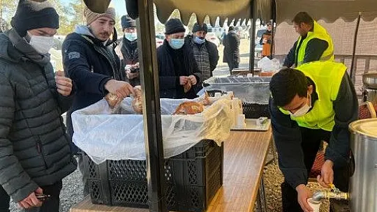 Günlük 15 Bin Depremzedeye Sıcak Yemek Hizmeti