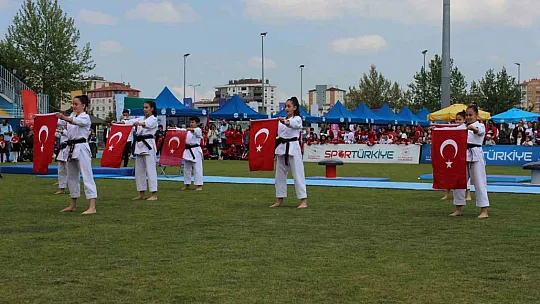 19 Mayıs Kayseri'de büyük bir çoşkuyla kutlandı...