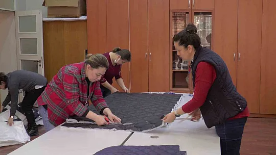 Kayseri'de 'fabrika okullar' deprem bölgesi için seferber oldu