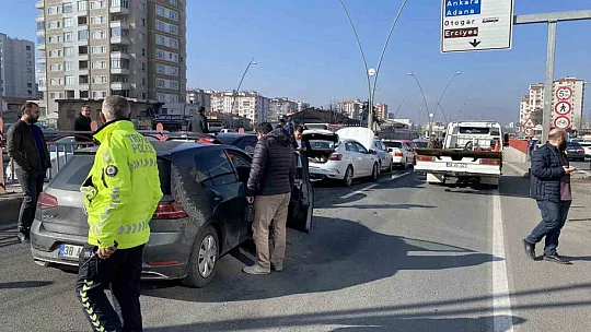 10 otomobil birbirine girdi! Yaralılar var...