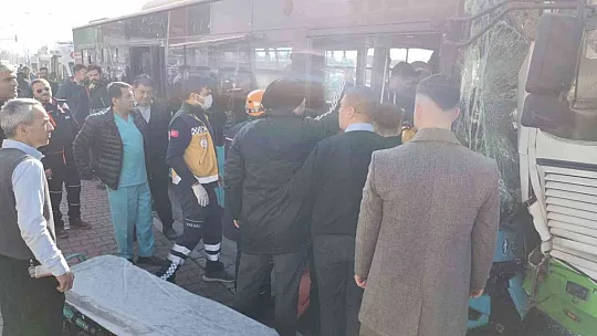 Kayseri'de 2 halk otobüsü çarpıştı: Çok sayıda yaralı var