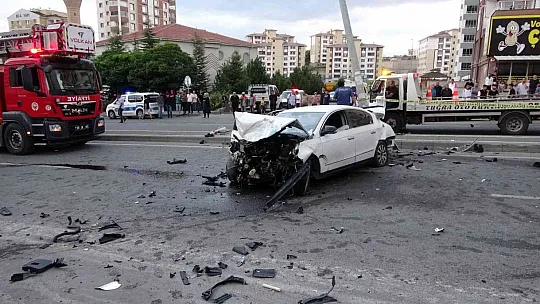 Ortalık savaş alanına döndü: 1'i ağır 3 yaralı