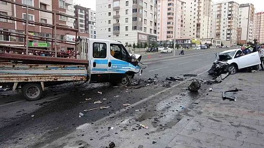 Ortalık savaş alanına döndü: 1'i ağır 3 yaralı