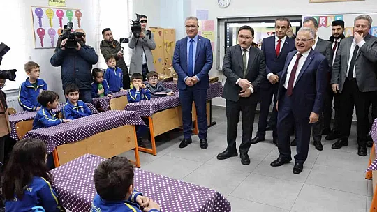 Kayseri'de 333 bin 905 öğrenci karne heyecanı yaşadı
