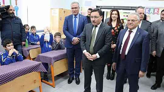 Kayseri'de 333 bin 905 öğrenci karne heyecanı yaşadı