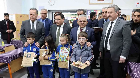 Kayseri'de 333 bin 905 öğrenci karne heyecanı yaşadı