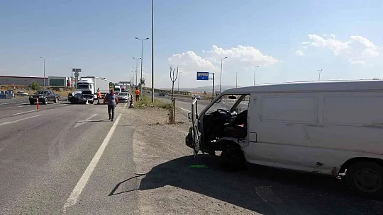 Kayseri'de 4 araçlı zincirleme kaza! Yaralılar var...