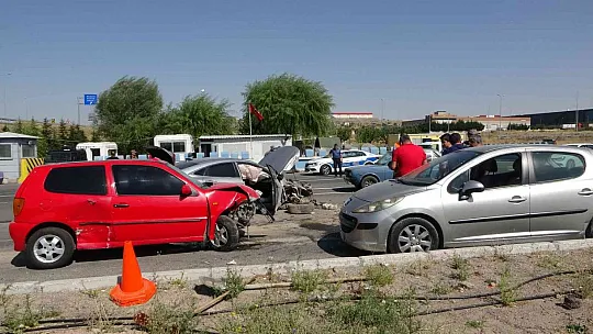 Kayseri'de 4 araçlı zincirleme kaza! Yaralılar var...