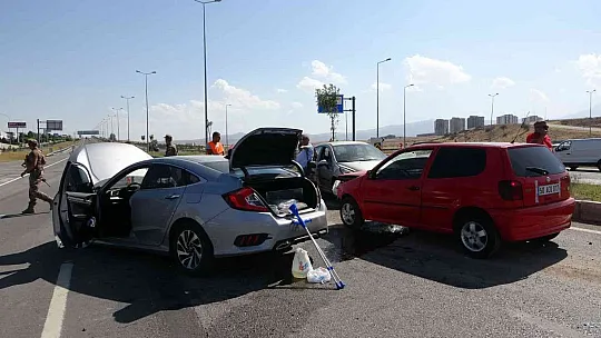 Kayseri'de 4 araçlı zincirleme kaza! Yaralılar var...