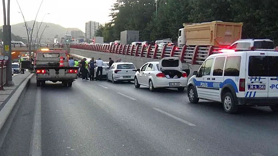 Kayseri'de 6 araçlı zincirleme kaza! Yaralılar var...
