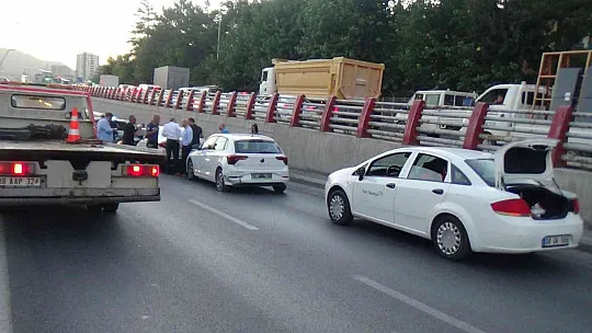 Kayseri'de 6 araçlı zincirleme kaza! Yaralılar var...