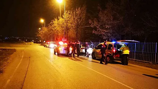 Alkollü sürücü motosiklete çarptı: 2 yaralı