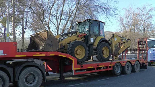 Belediyelerin deprem bölgesine yardımları sürüyor