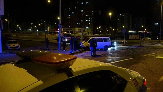 Kayseri'de cip ile ticari araç çarpıştı: 7 kişi...