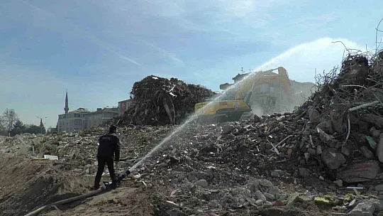 Kayseri'de depremin hasarı artıyor
