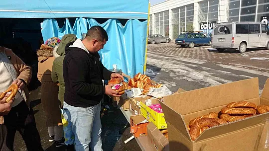 Kayseri'de depremzedeler sıcak çay ve çorba ile karşılanıyor