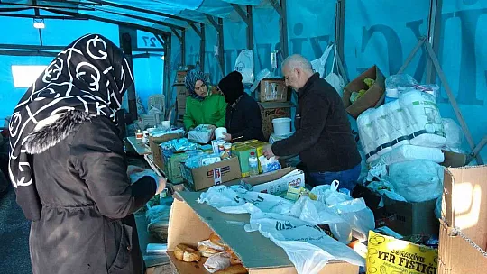 Kayseri'de depremzedeler sıcak çay ve çorba ile karşılanıyor