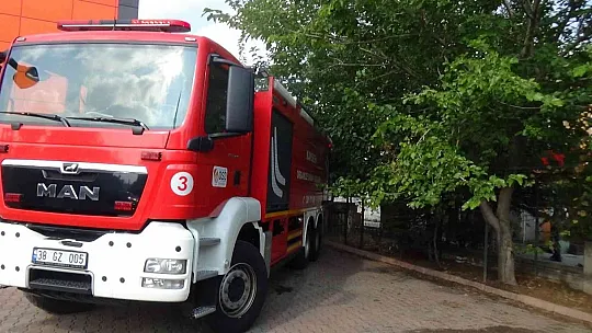 Fabrika yangını 2 saatte kontrol altına alındı