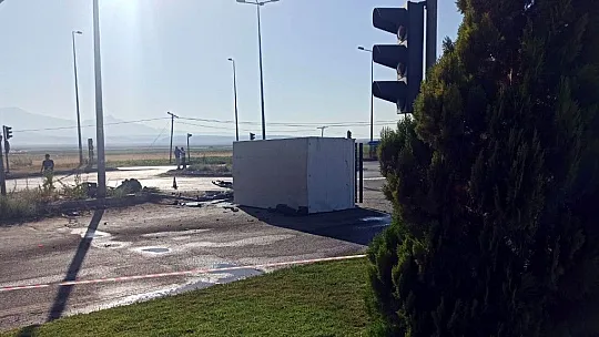 Feci kaza: 2 ölü, 4 yaralı