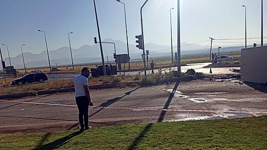 Feci kaza: 2 ölü, 4 yaralı