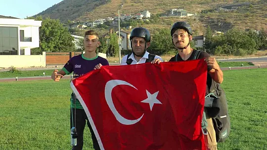 Gazilere 'havalı jest'