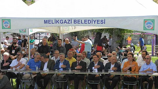 Aşure Günü'nde konuşan Büyükkılıç: Biz sizleri seviyoruz!