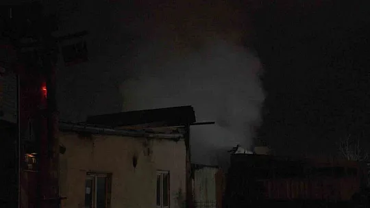 Madeni yağ deposu küle döndü