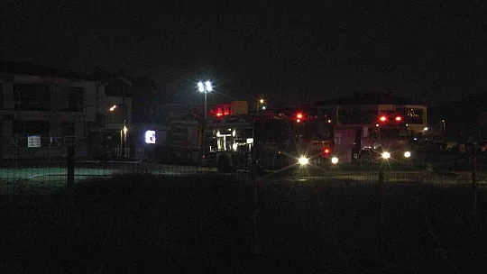 Madeni yağ deposu küle döndü