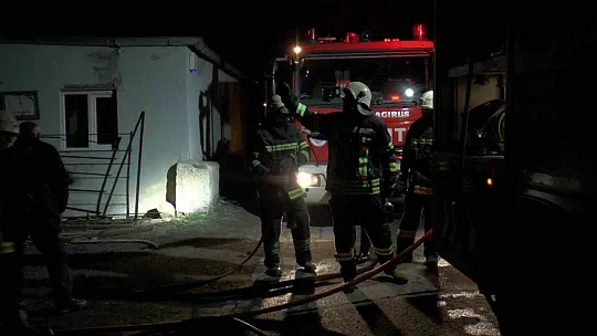 Madeni yağ deposu küle döndü
