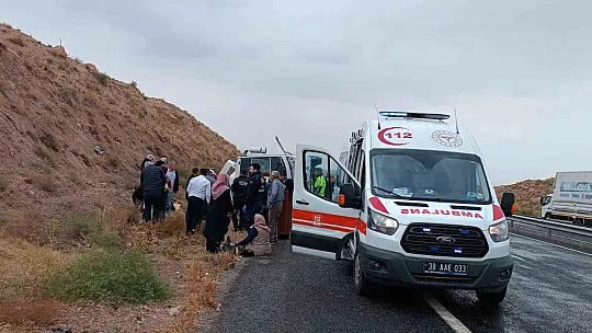 Kayseri'de midibüs devrildi: Çok sayıda yaralı var