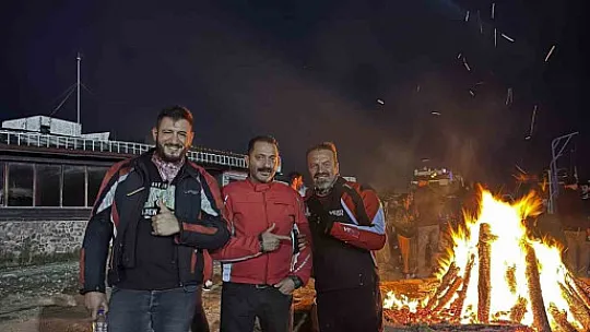 Erciyes'in zirvesinde zafer ateşi yaktılar