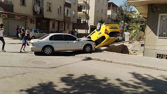 Otomobille taksi çarpıştı: 1 yaralı