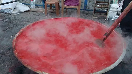 Kayseri'de salça mesaisi...