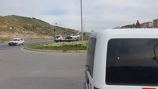 Korkutan kaza! Bu otomobilden 10 kişi çıktı