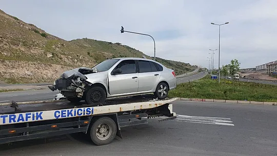 Korkutan kaza! Bu otomobilden 10 kişi çıktı