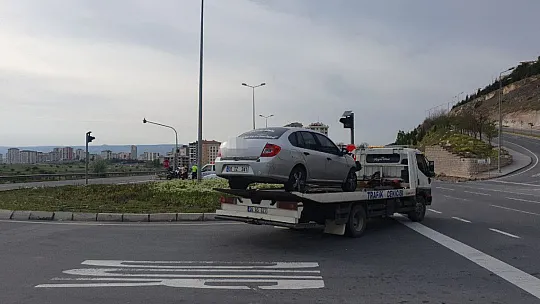 Korkutan kaza! Bu otomobilden 10 kişi çıktı