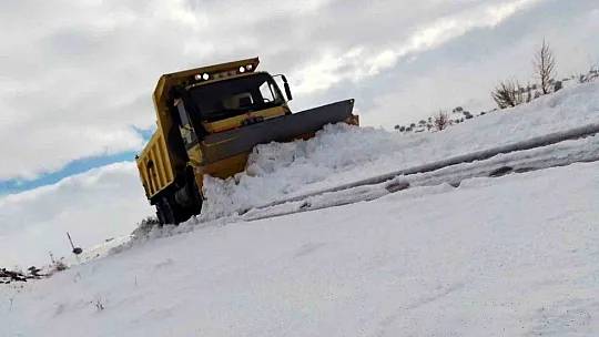 Kayseri'de yoğun kardan dolayı ulaşıma kapanan 208 mahalle yolu açıldı