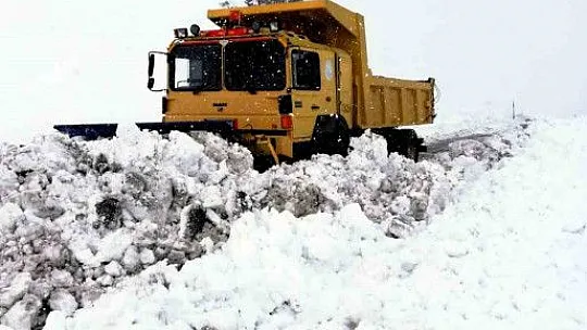 Kayseri'de yoğun kardan dolayı ulaşıma kapanan 208 mahalle yolu açıldı