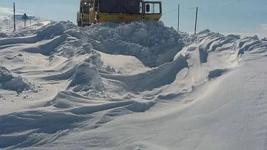 Kayseri'de yoğun kardan dolayı ulaşıma kapanan 208 mahalle yolu açıldı
