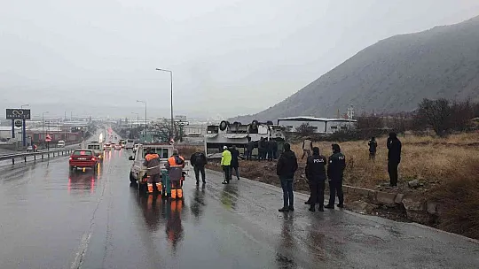 Kayseri'de yoldan çıkan işçi servisi takla attı: Çok sayıda yaralı var