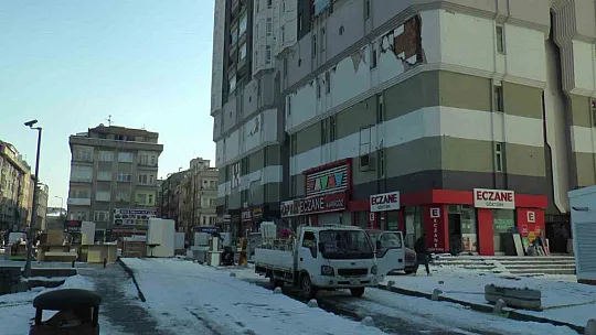 Yıkım için o binada tahliyeler başladı