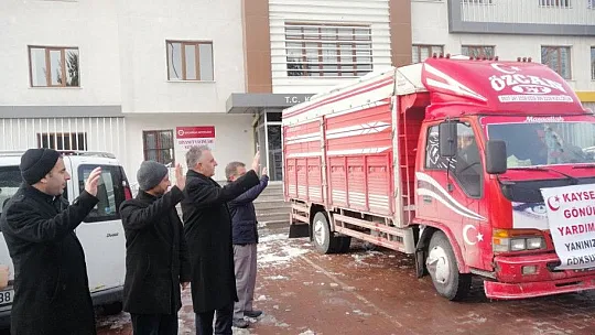 Kayseri'den deprem bölgesine 4 tır yardım