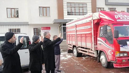 Kayseri'den deprem bölgesine 4 tır yardım
