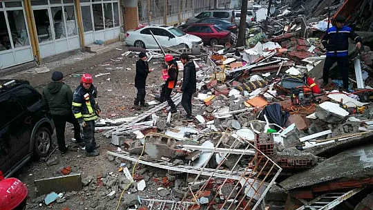 Kayseri'den giden ekipler can kurtarmaya devam ediyor...