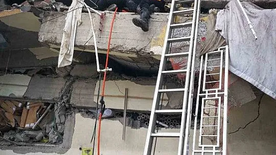Kayseri'den giden ekipler can kurtarmaya devam ediyor...